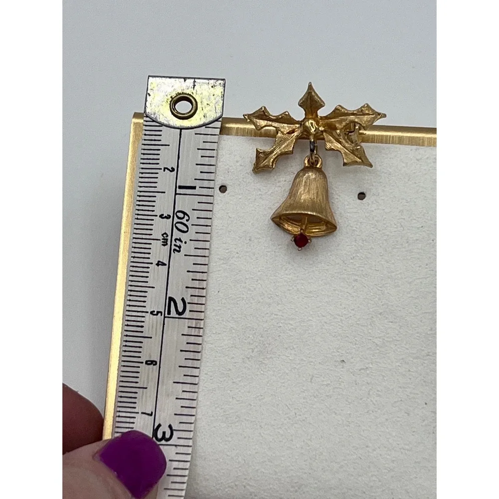 Vintage Christmas Holly Bell‎ Brooch Pin Red Rhinestone Holiday Jewelry - Picture 5 of 6